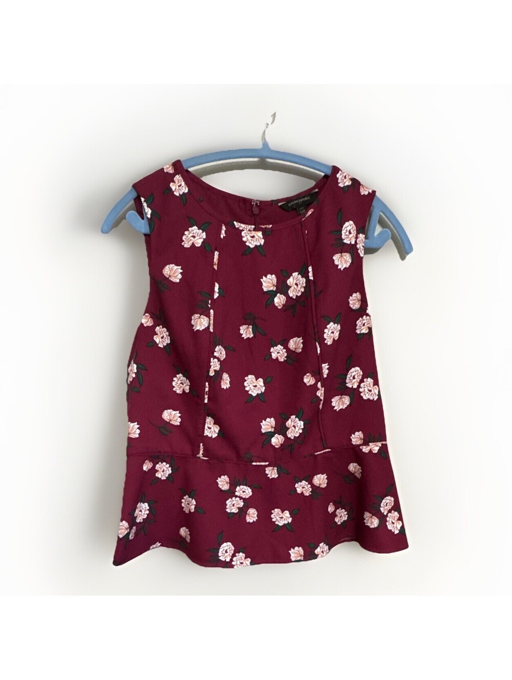 Banana Republic Petite 12P Burgundy Floral Sleeveless Blouse with Round Neck